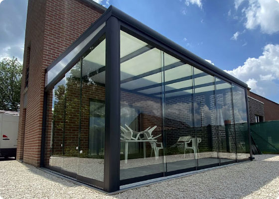 pergola veranda fermee avec baie vitree