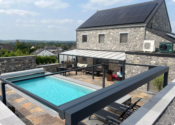 pergola pour piscine avec store ouvert